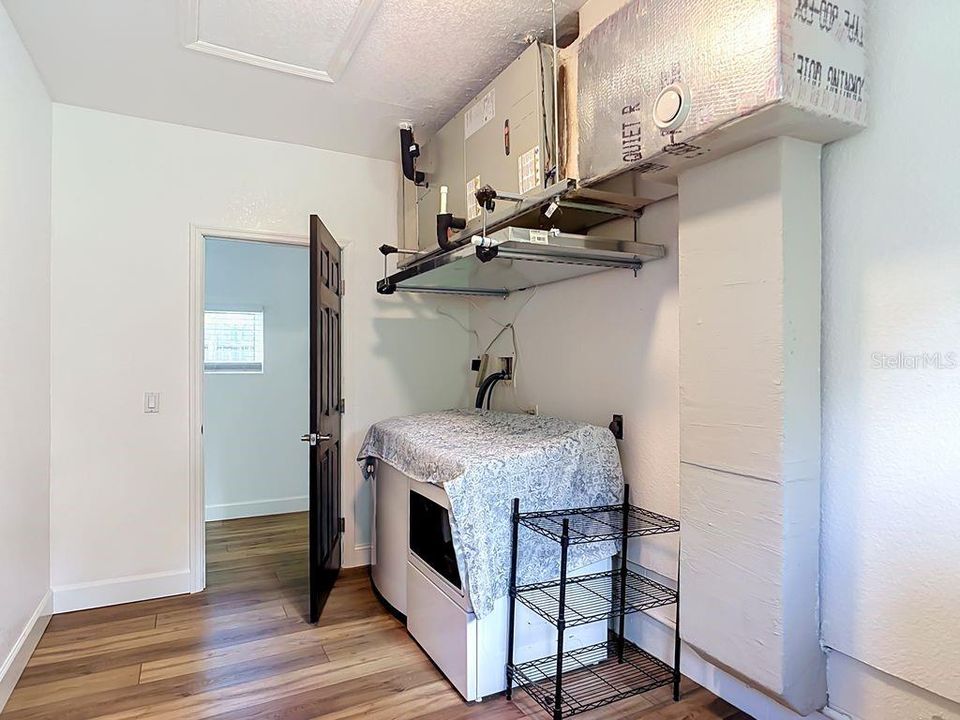 En Venta: $900,000 (4 camas, 3 baños, 3400 Pies cuadrados)