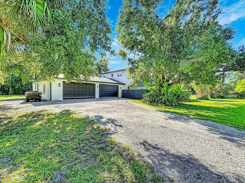 En Venta: $900,000 (4 camas, 3 baños, 3400 Pies cuadrados)