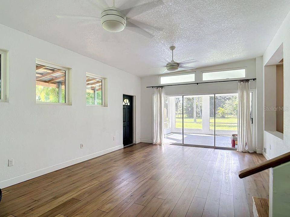 En Venta: $900,000 (4 camas, 3 baños, 3400 Pies cuadrados)