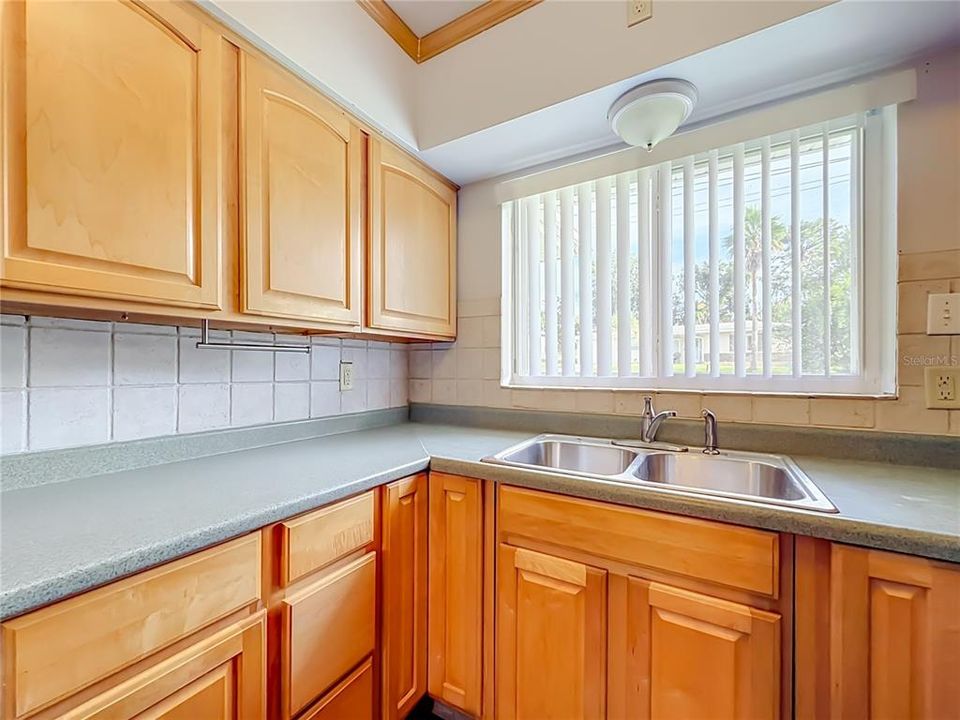 На продажу: $174,900 (2 спален, 1 ванн, 953 Квадратных фут)