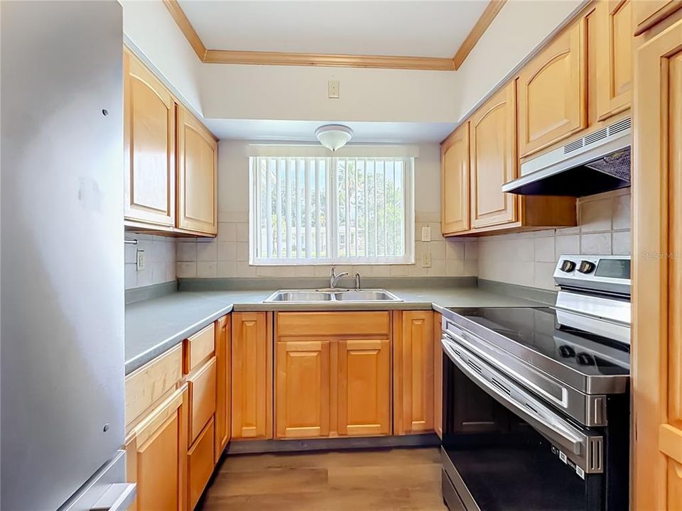 На продажу: $174,900 (2 спален, 1 ванн, 953 Квадратных фут)