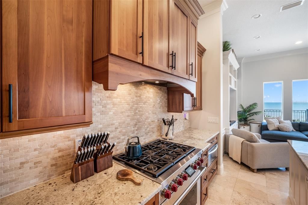 En Venta: $4,475,000 (5 camas, 4 baños, 6400 Pies cuadrados)