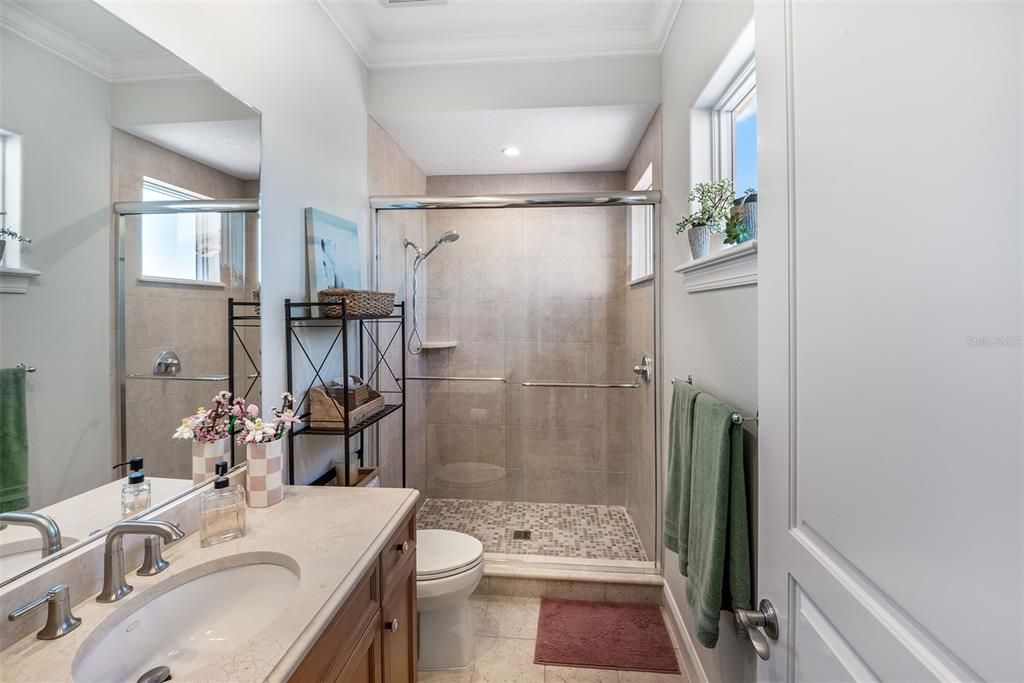 En Venta: $4,475,000 (5 camas, 4 baños, 6400 Pies cuadrados)