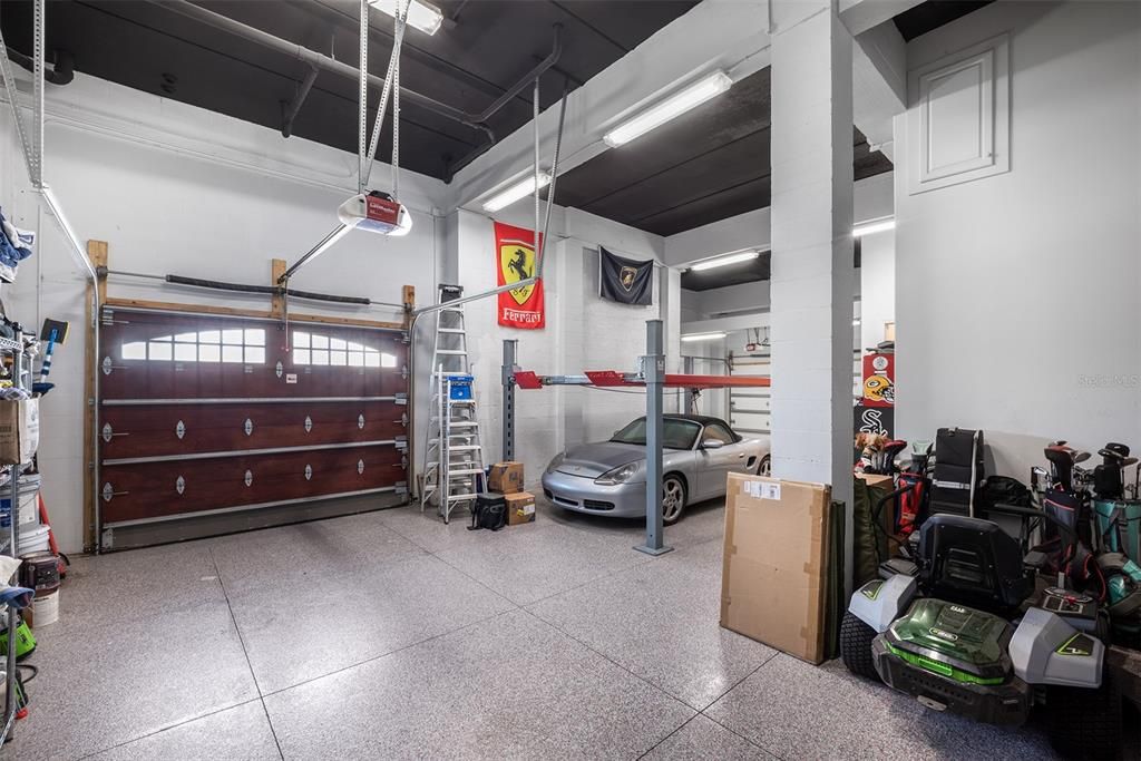 En Venta: $4,475,000 (5 camas, 4 baños, 6400 Pies cuadrados)