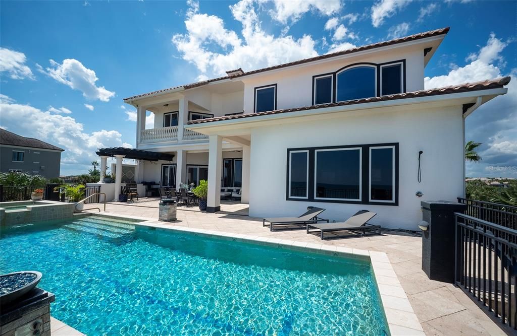 En Venta: $4,475,000 (5 camas, 4 baños, 6400 Pies cuadrados)