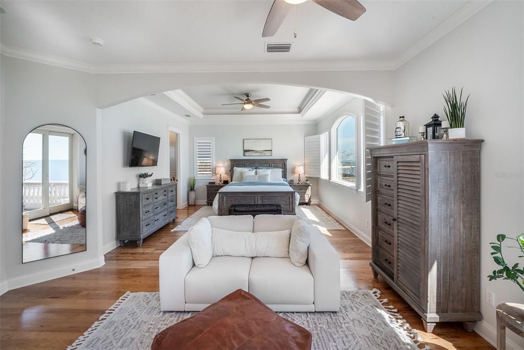 En Venta: $4,475,000 (5 camas, 4 baños, 6400 Pies cuadrados)