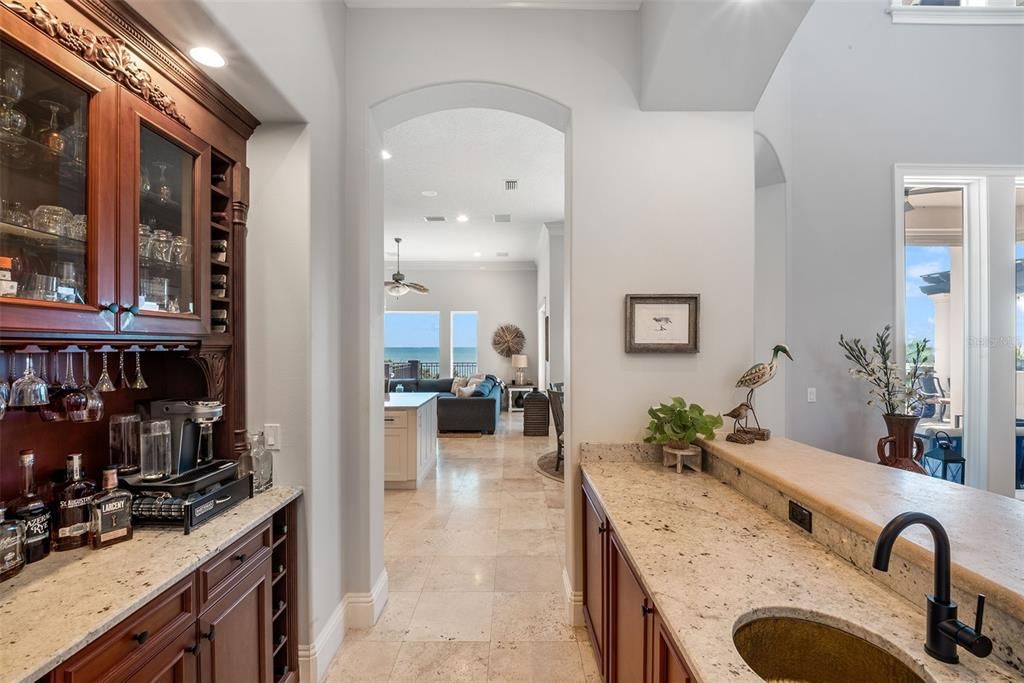 En Venta: $4,475,000 (5 camas, 4 baños, 6400 Pies cuadrados)