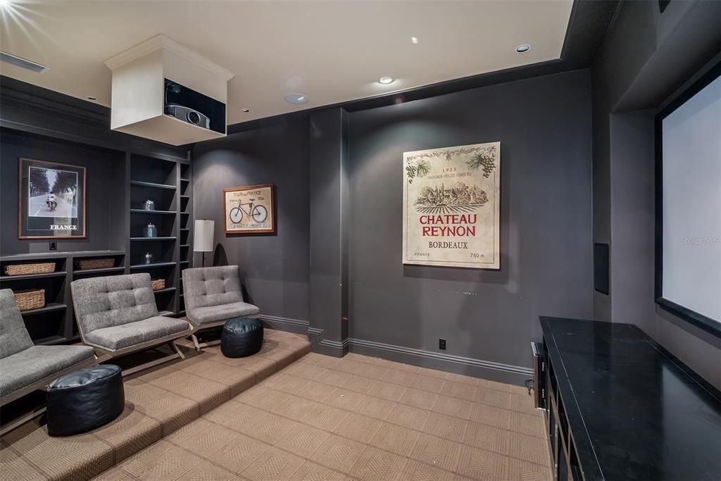 En Venta: $4,475,000 (5 camas, 4 baños, 6400 Pies cuadrados)