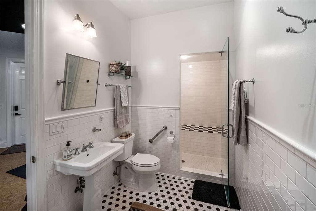 En Venta: $4,475,000 (5 camas, 4 baños, 6400 Pies cuadrados)