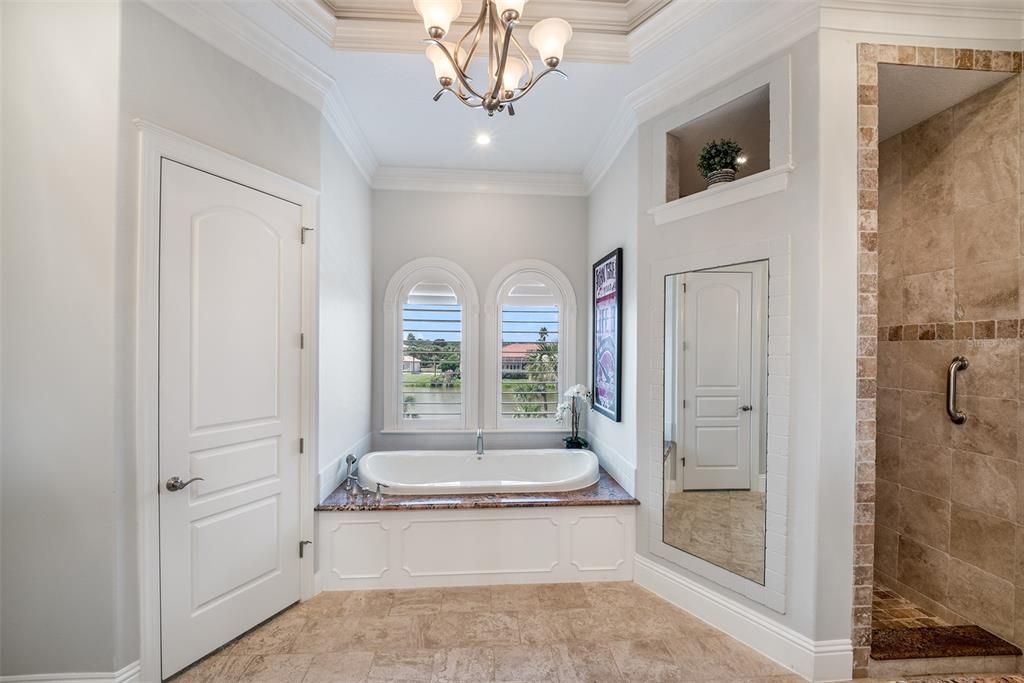 En Venta: $4,475,000 (5 camas, 4 baños, 6400 Pies cuadrados)