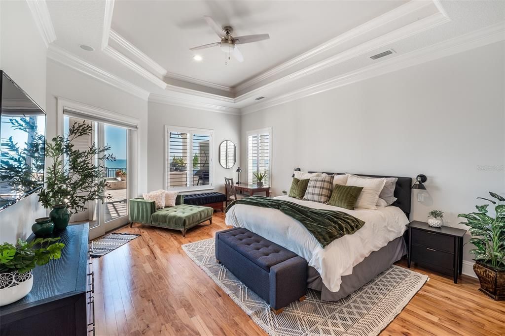 En Venta: $4,475,000 (5 camas, 4 baños, 6400 Pies cuadrados)