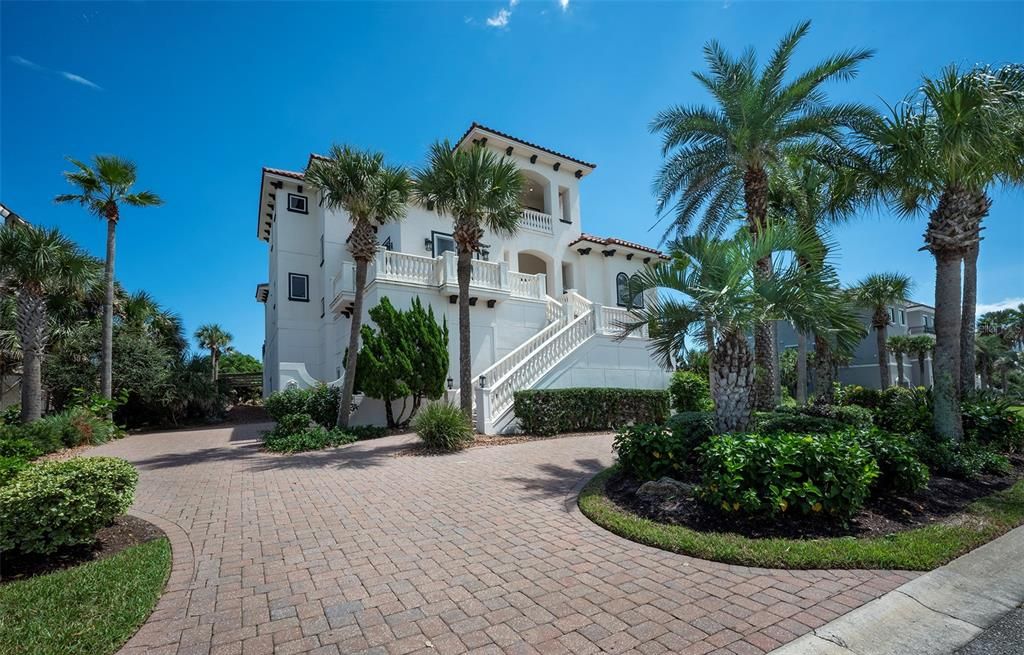 En Venta: $4,475,000 (5 camas, 4 baños, 6400 Pies cuadrados)