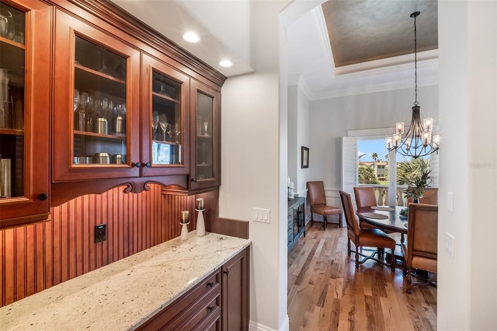 En Venta: $4,475,000 (5 camas, 4 baños, 6400 Pies cuadrados)