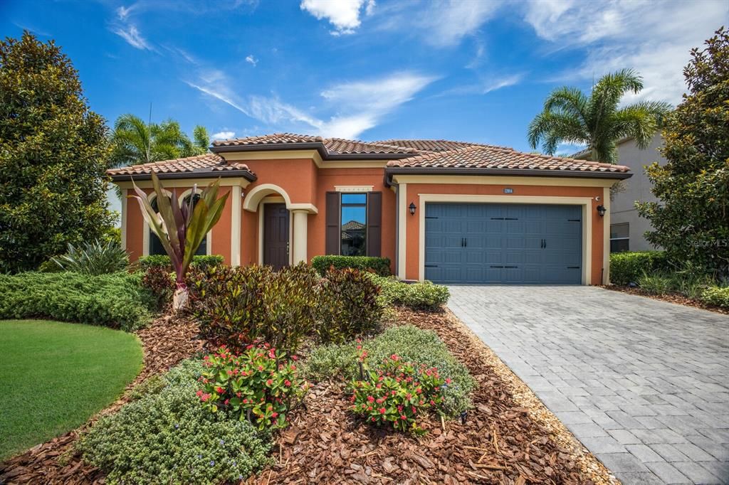 For Sale: $999,999 (3 beds, 4 baths, 3665 Square Feet)