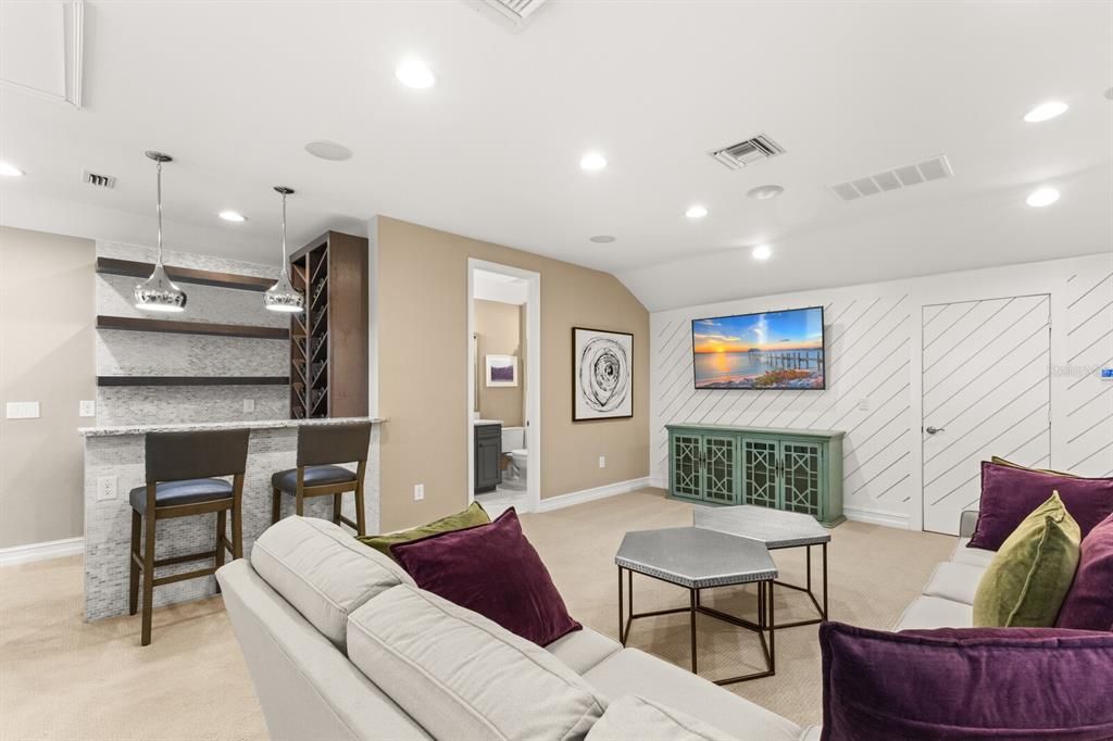 For Sale: $999,999 (3 beds, 4 baths, 3665 Square Feet)