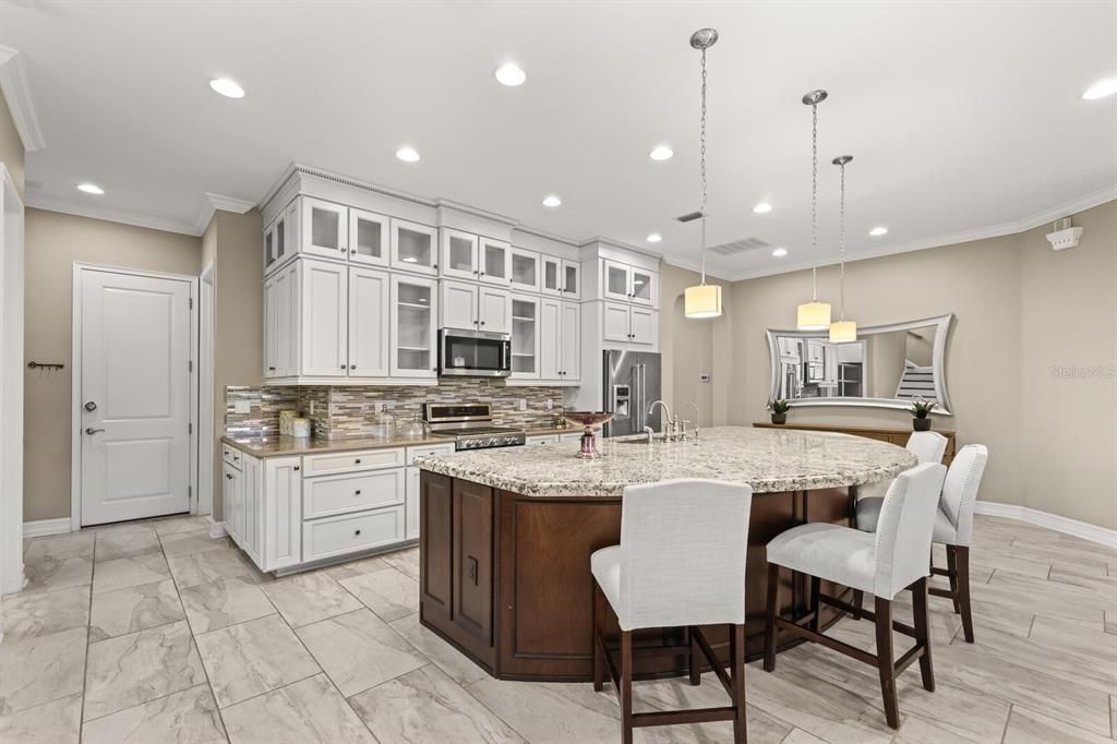 For Sale: $999,999 (3 beds, 4 baths, 3665 Square Feet)