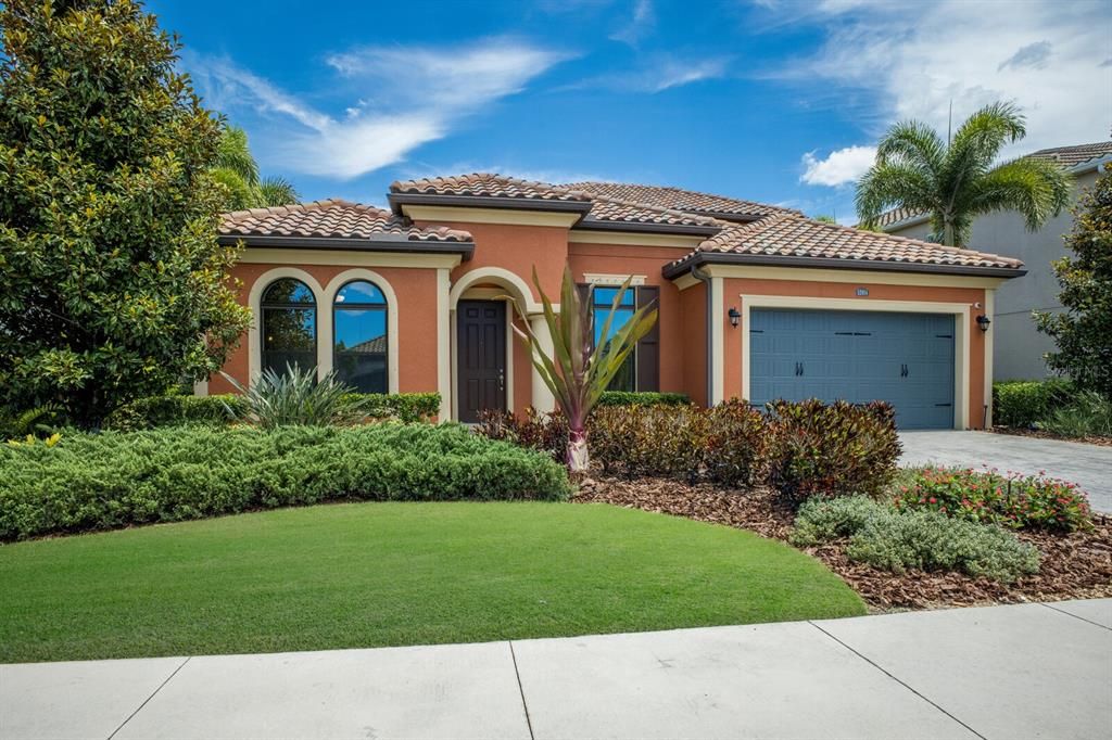 For Sale: $999,999 (3 beds, 4 baths, 3665 Square Feet)