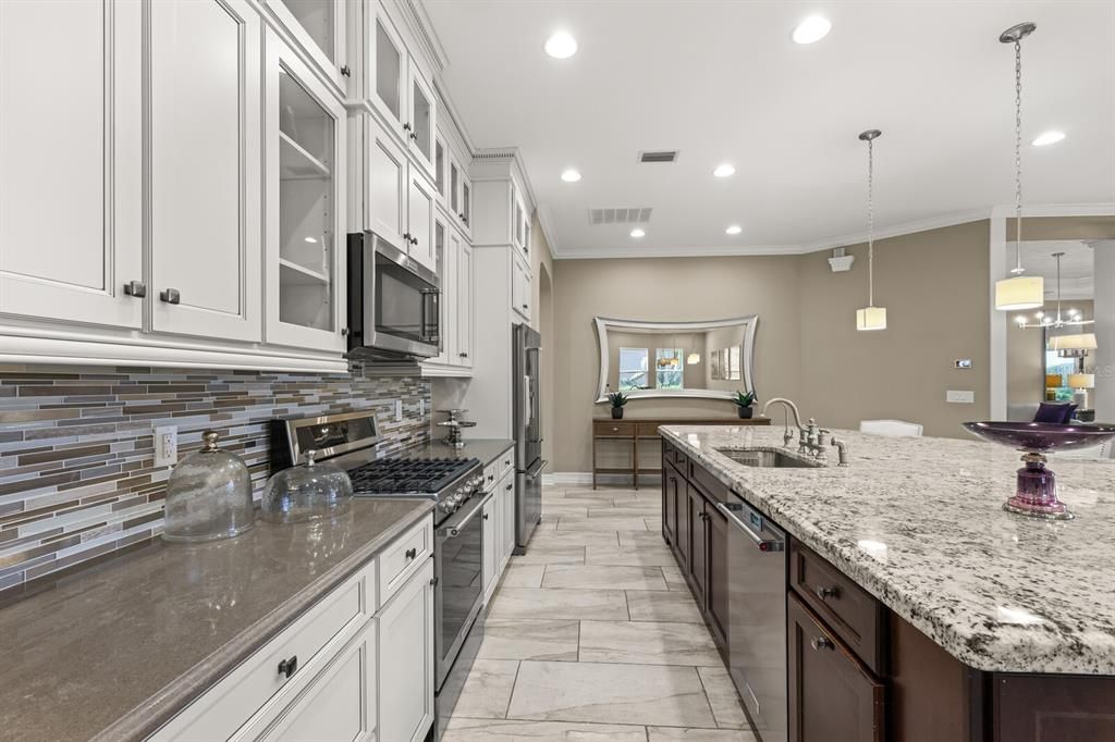 For Sale: $999,999 (3 beds, 4 baths, 3665 Square Feet)