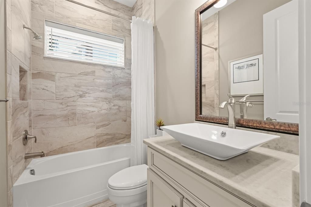 For Sale: $999,999 (3 beds, 4 baths, 3665 Square Feet)