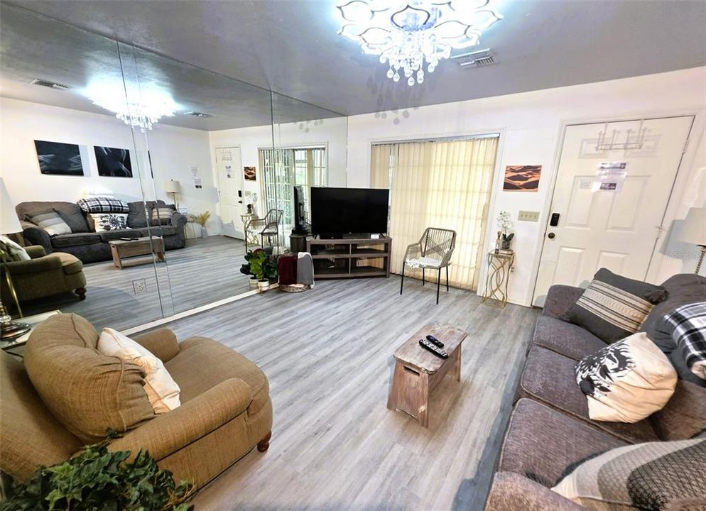 На продажу: $199,900 (1 спален, 1 ванн, 700 Квадратных фут)