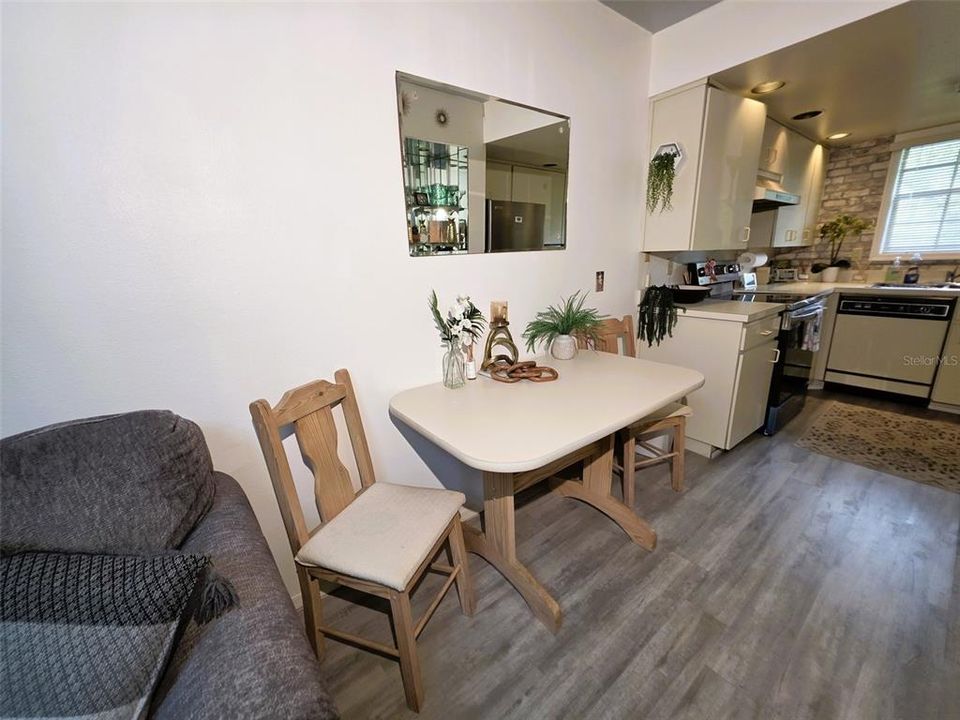 На продажу: $199,900 (1 спален, 1 ванн, 700 Квадратных фут)
