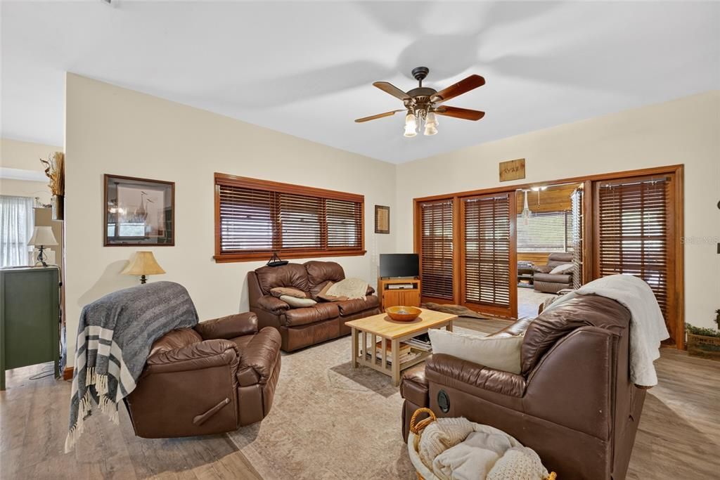 For Sale: $539,900 (3 beds, 2 baths, 3261 Square Feet)