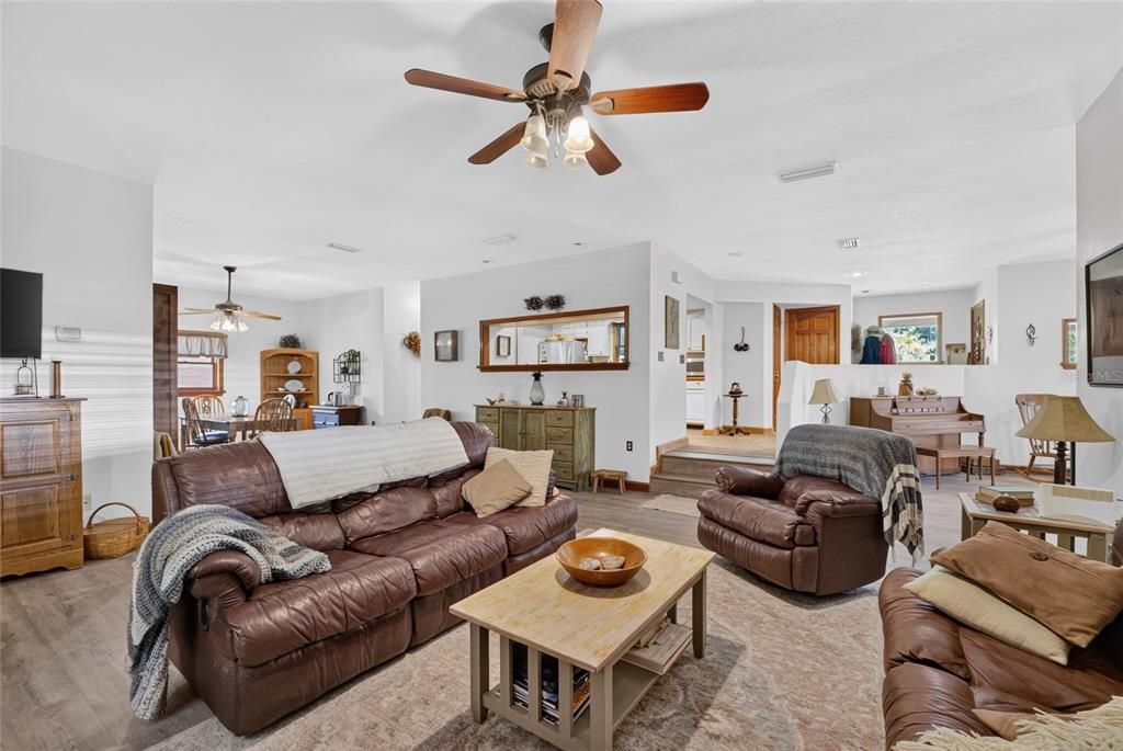 For Sale: $539,900 (3 beds, 2 baths, 3261 Square Feet)