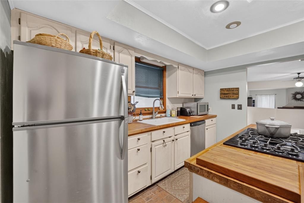 For Sale: $539,900 (3 beds, 2 baths, 3261 Square Feet)