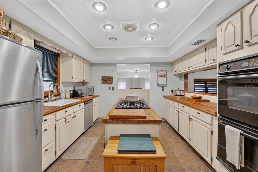 For Sale: $539,900 (3 beds, 2 baths, 3261 Square Feet)