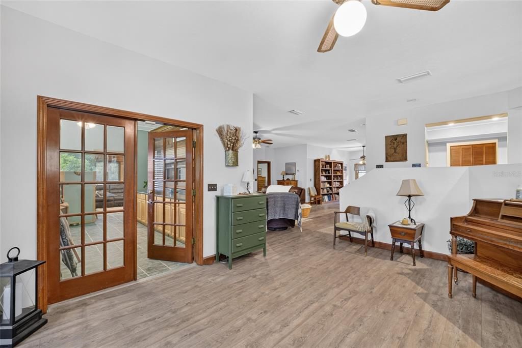 For Sale: $539,900 (3 beds, 2 baths, 3261 Square Feet)