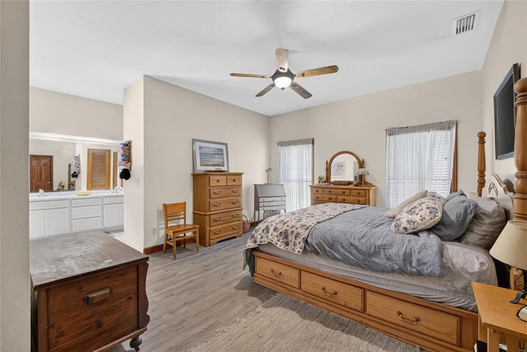 For Sale: $539,900 (3 beds, 2 baths, 3261 Square Feet)