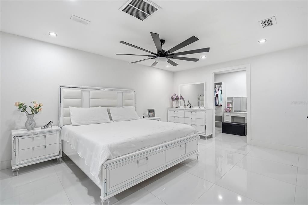 For Sale: $450,000 (3 beds, 2 baths, 2091 Square Feet)