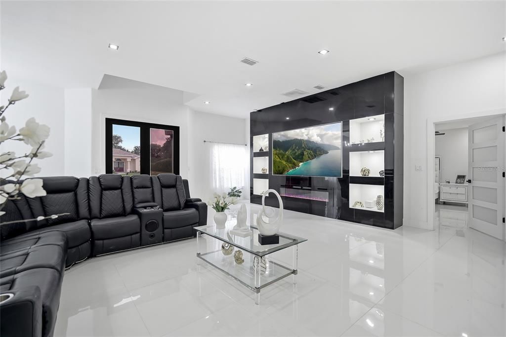 For Sale: $450,000 (3 beds, 2 baths, 2091 Square Feet)