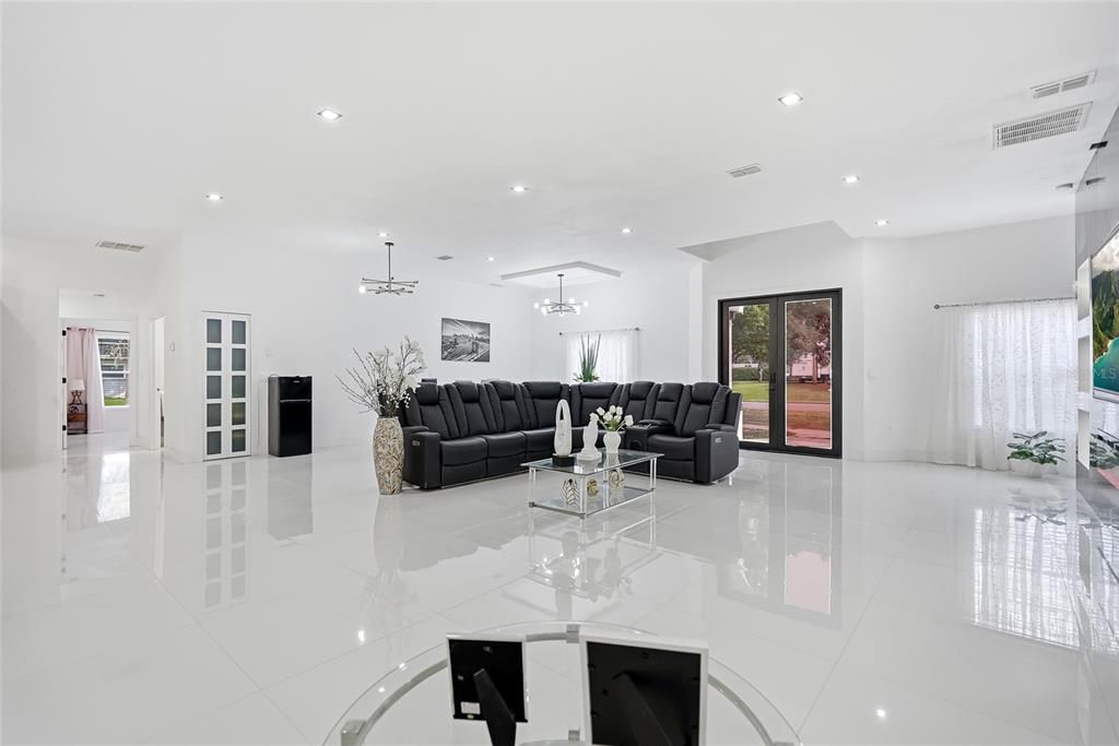 For Sale: $450,000 (3 beds, 2 baths, 2091 Square Feet)