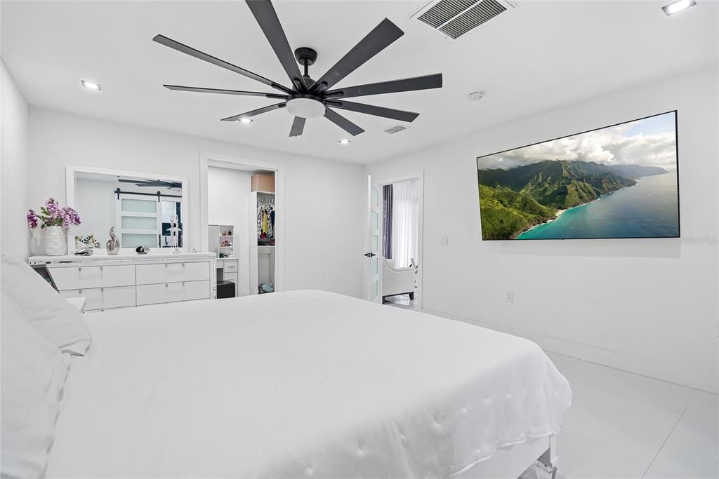 For Sale: $450,000 (3 beds, 2 baths, 2091 Square Feet)