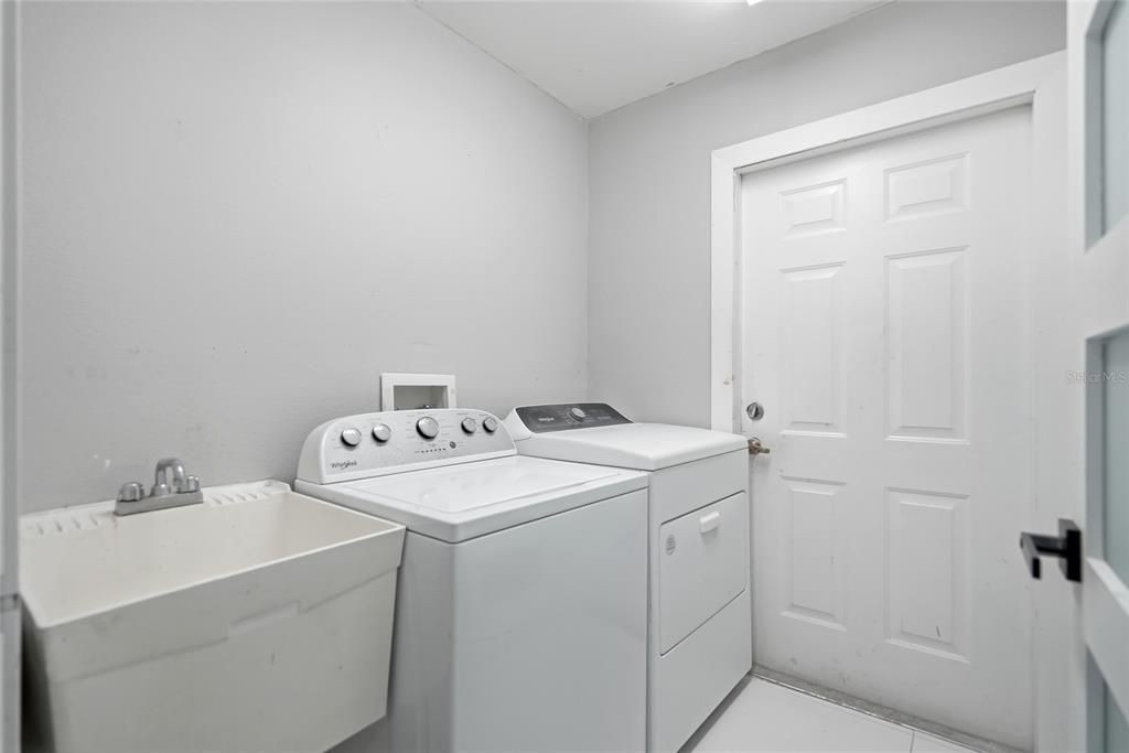For Sale: $450,000 (3 beds, 2 baths, 2091 Square Feet)