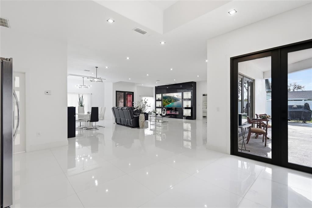 For Sale: $450,000 (3 beds, 2 baths, 2091 Square Feet)