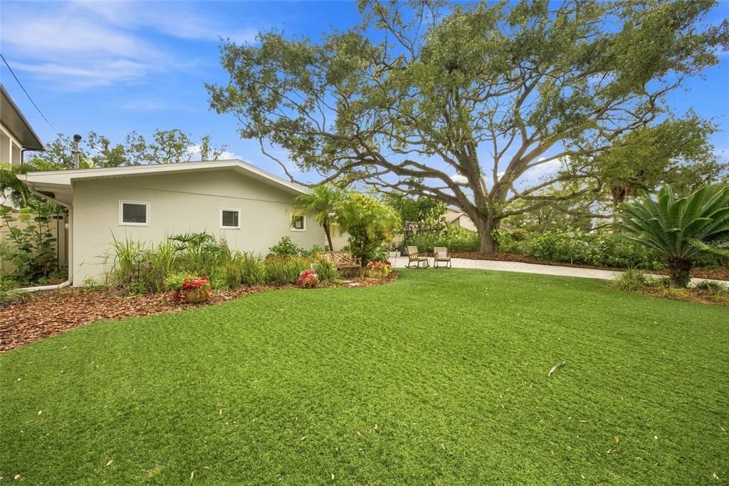 For Sale: $1,300,000 (4 beds, 3 baths, 2941 Square Feet)