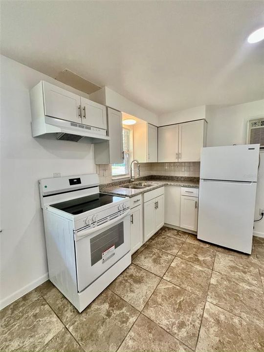 For Rent: $950 (1 beds, 1 baths, 1040 Square Feet)