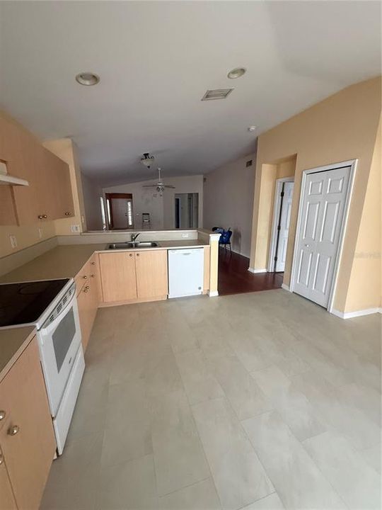 For Rent: $2,200 (3 beds, 2 baths, 1530 Square Feet)
