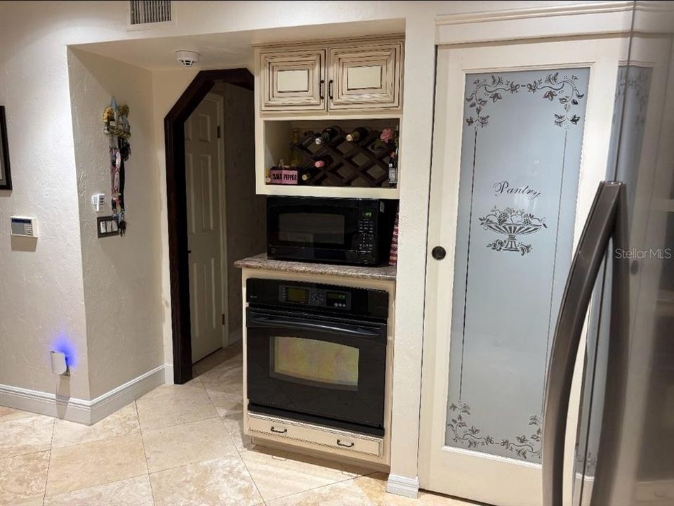 На продажу: $799,000 (4 спален, 2 ванн, 3100 Квадратных фут)