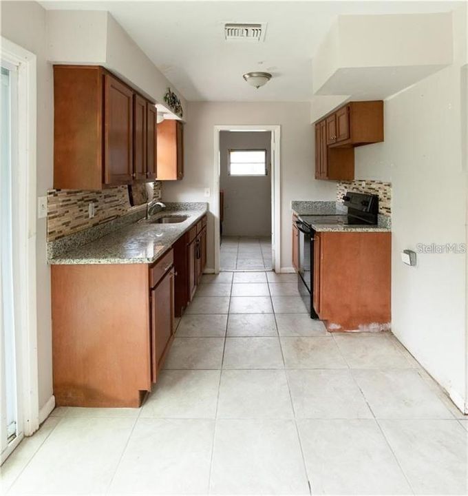 For Sale: $200,000 (4 beds, 1 baths, 1141 Square Feet)
