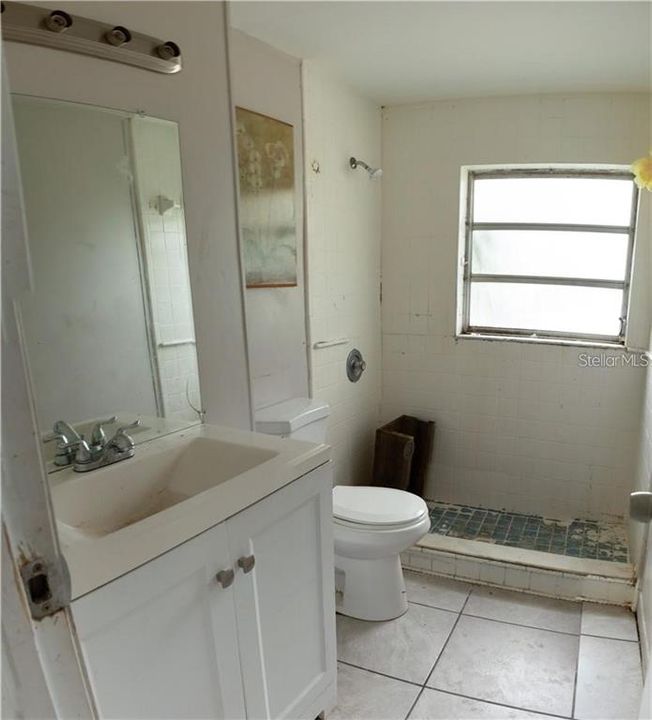 For Sale: $200,000 (4 beds, 1 baths, 1141 Square Feet)