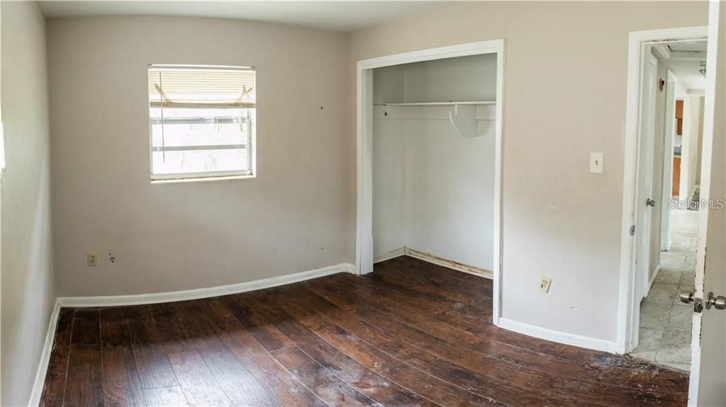 For Sale: $200,000 (4 beds, 1 baths, 1141 Square Feet)
