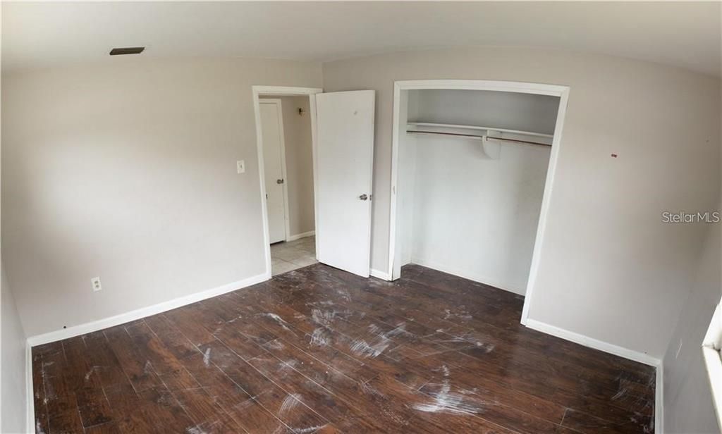 For Sale: $200,000 (4 beds, 1 baths, 1141 Square Feet)