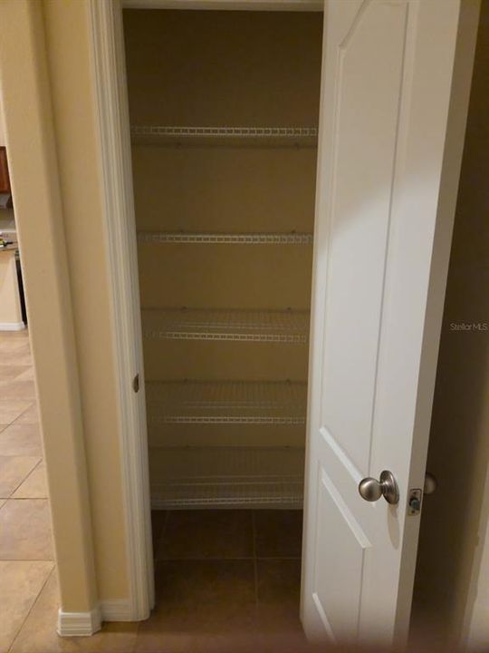 В аренду: $3,000 (4 спален, 3 ванн, 2076 Квадратных фут)