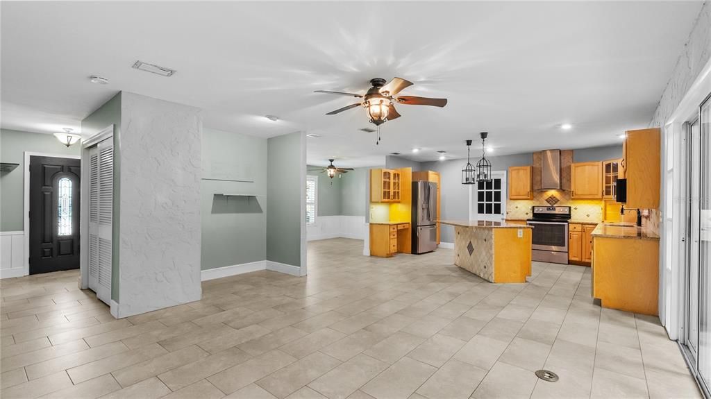 For Rent: $2,500 (3 beds, 2 baths, 1945 Square Feet)