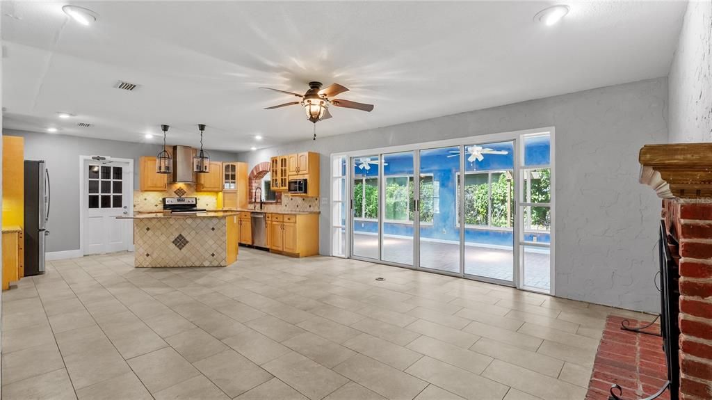 For Rent: $2,500 (3 beds, 2 baths, 1945 Square Feet)