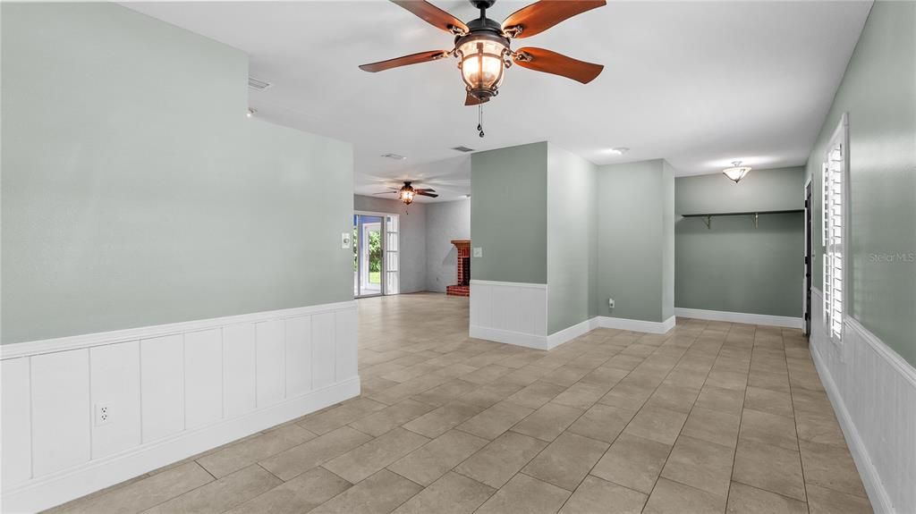 For Rent: $2,500 (3 beds, 2 baths, 1945 Square Feet)