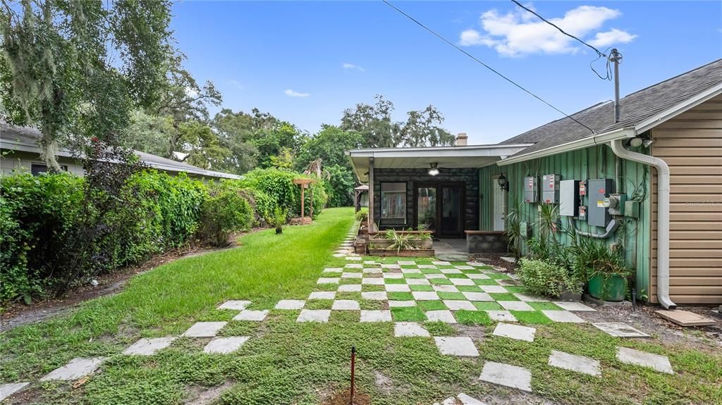 For Rent: $2,500 (3 beds, 2 baths, 1945 Square Feet)